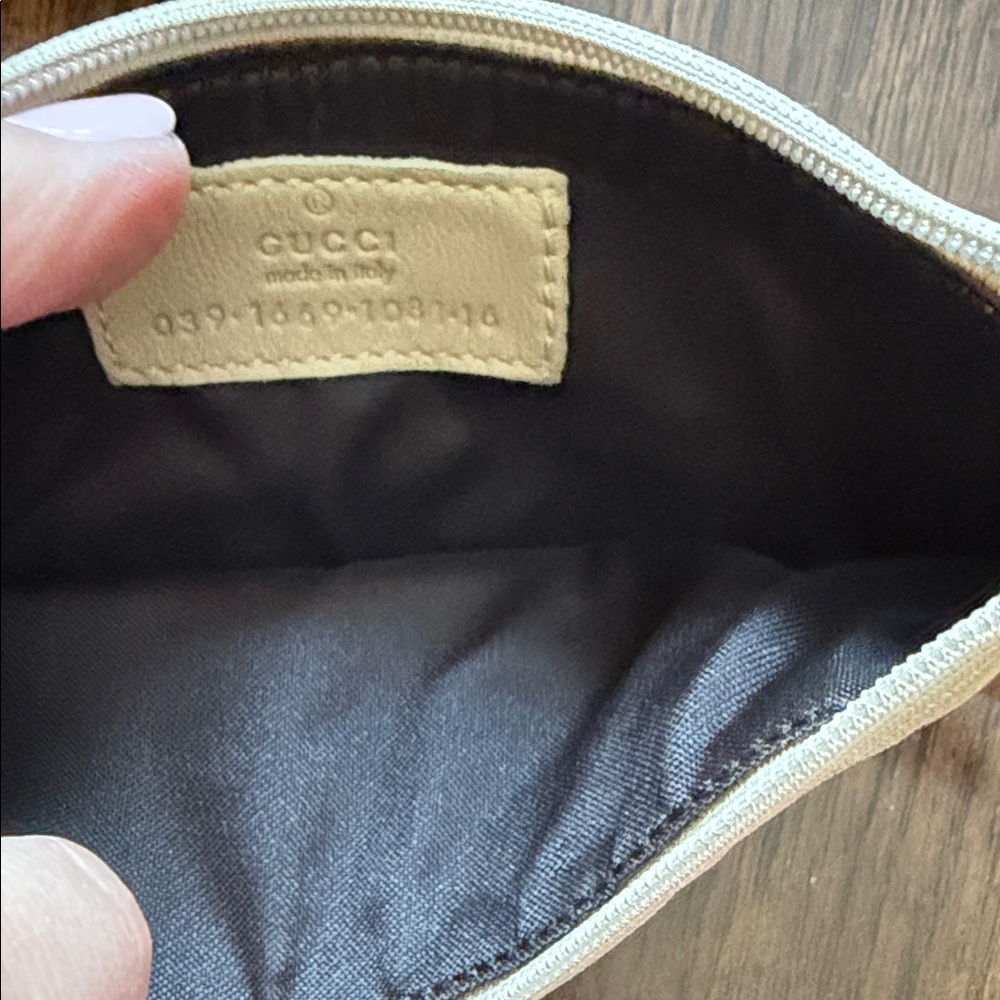 Gucci Beige Wristband Wallet - Picture 4 of 11